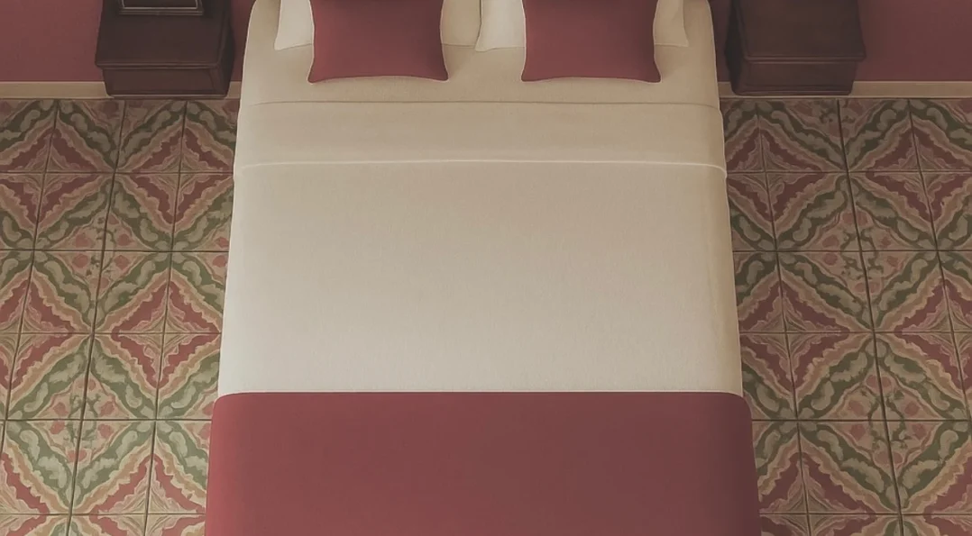 Habitación doble modernista del Hotel Noucentista en Sitges, base tranquila para ISE 2027 en Barcelona