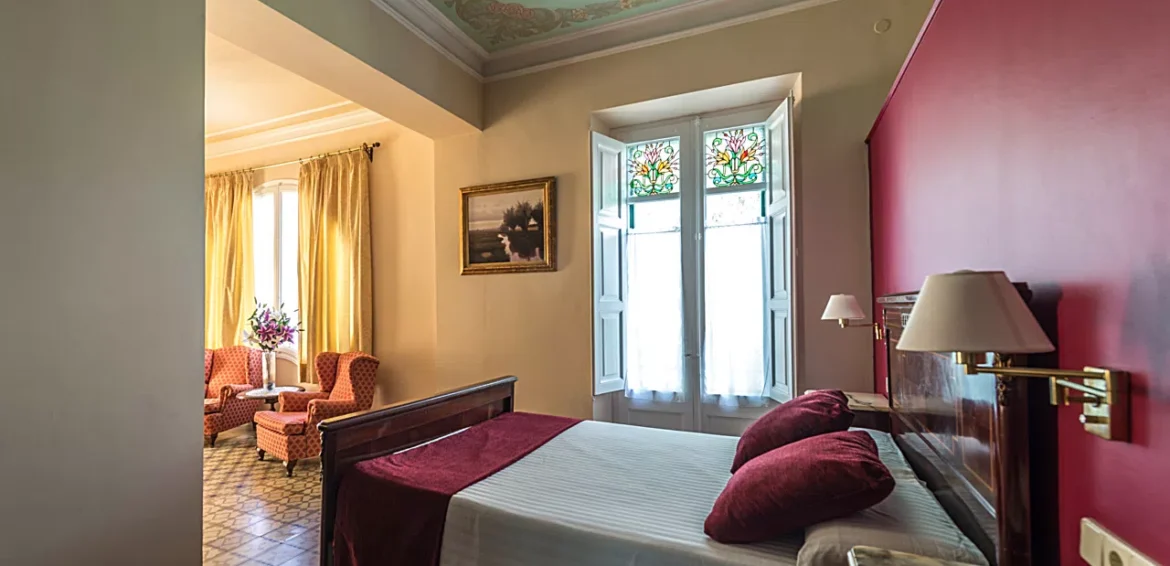 Suite con terraza del Hotel Noucentista en Sitges, vista 1