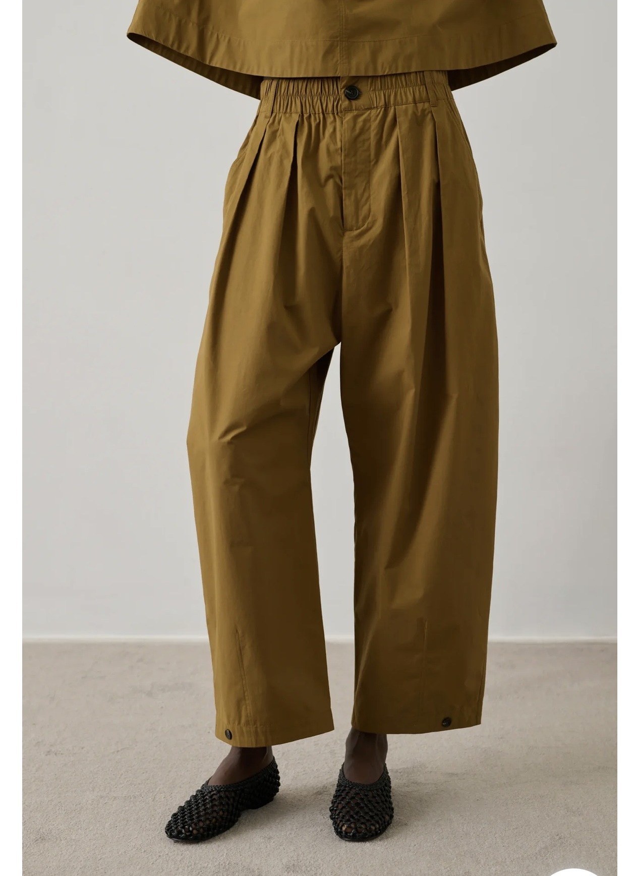 Pantalones de algodón verde oliva de India Mon Amour, Sitges