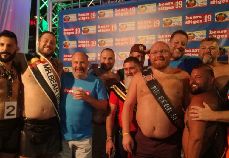 Ambiente de la Bear Week de Sitges, público y fiesta en el paseo marítimo