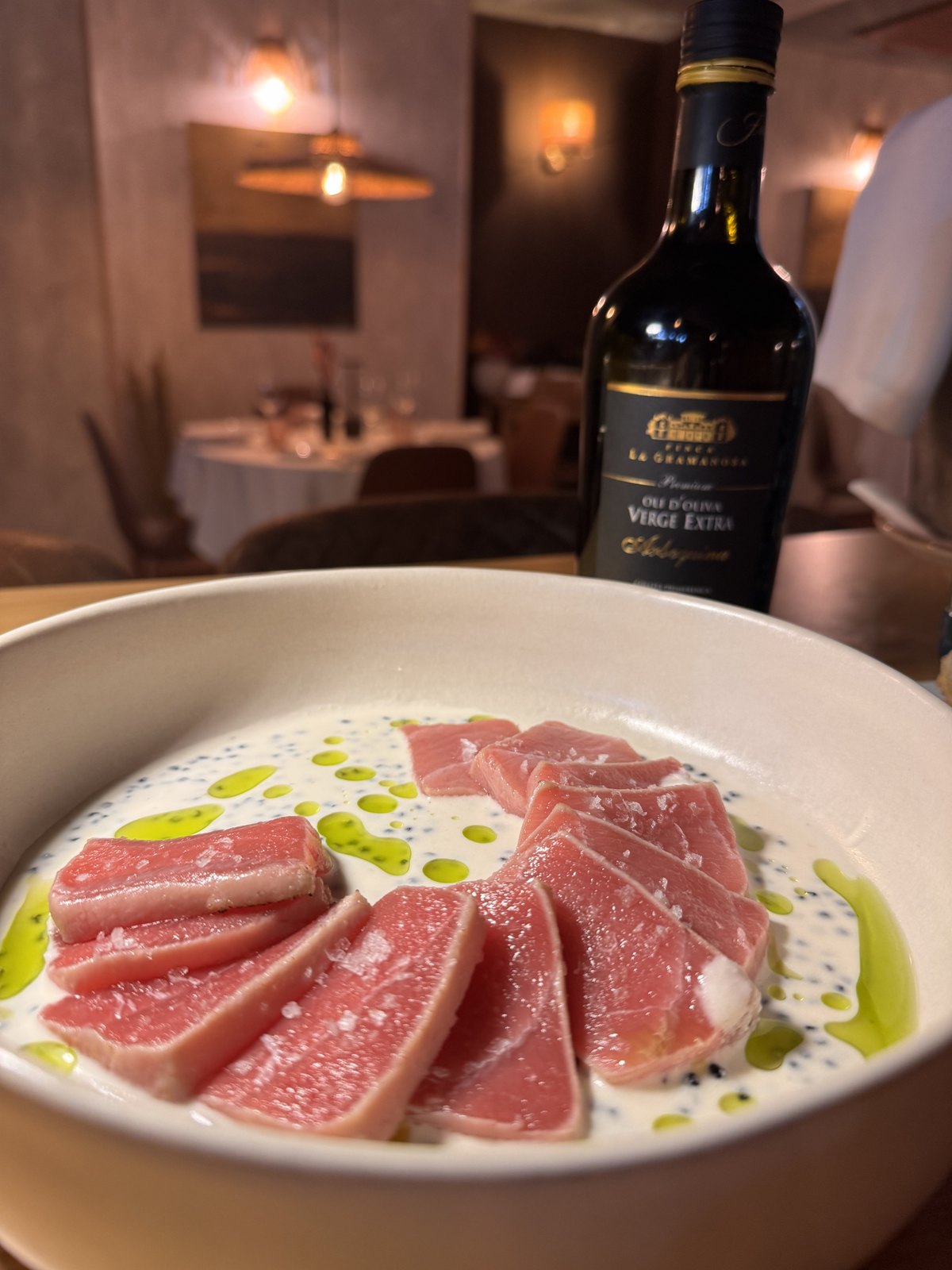 Atún crudo con ajoblanco en Marboa, en Sant Pere de Ribes